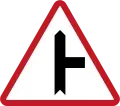 Approach to intersection side road (right)