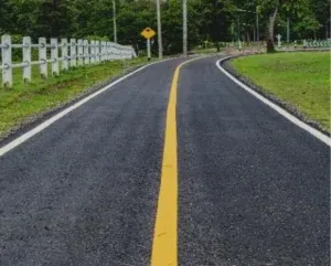 Pinapayagan ang pagtawid ngunit bawal mag-overtake.